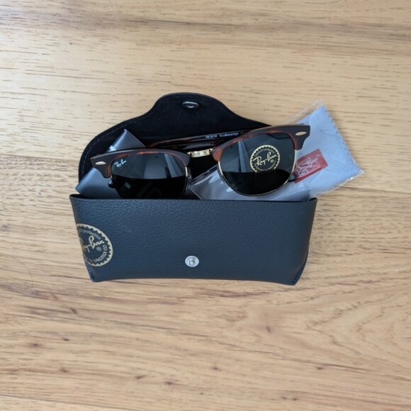 Ray-Ban Clubmaster Classic Sunglasses in Tortoise and Gold - Picture 4 of 6